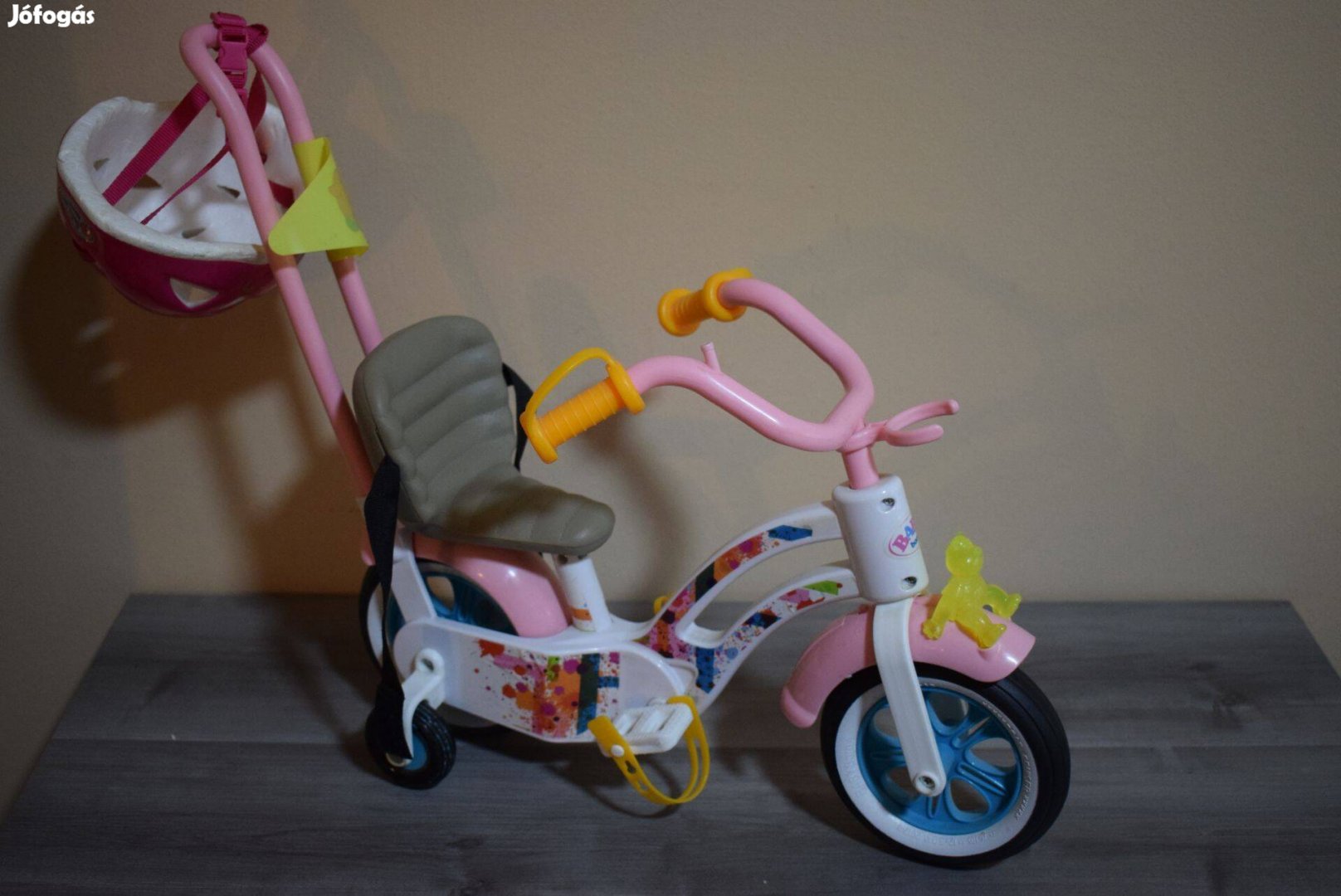 Baby Born kerékpár sisakkal