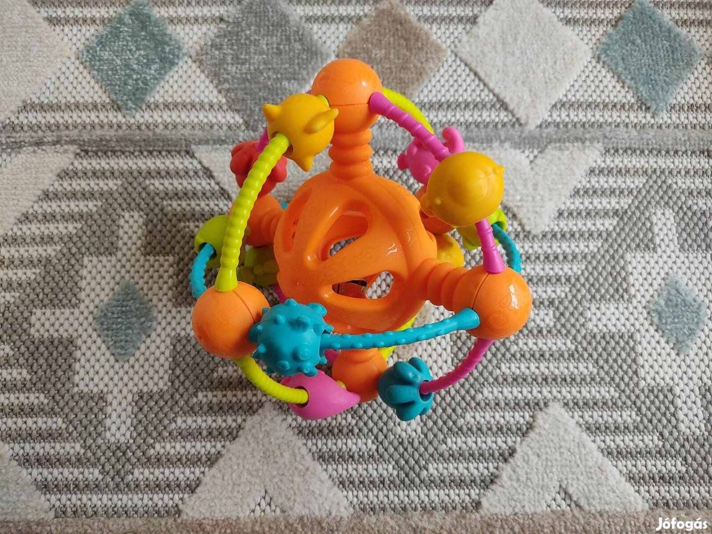 Baby space ball - Készségfejlesztő labda bébijáték (19 cm)