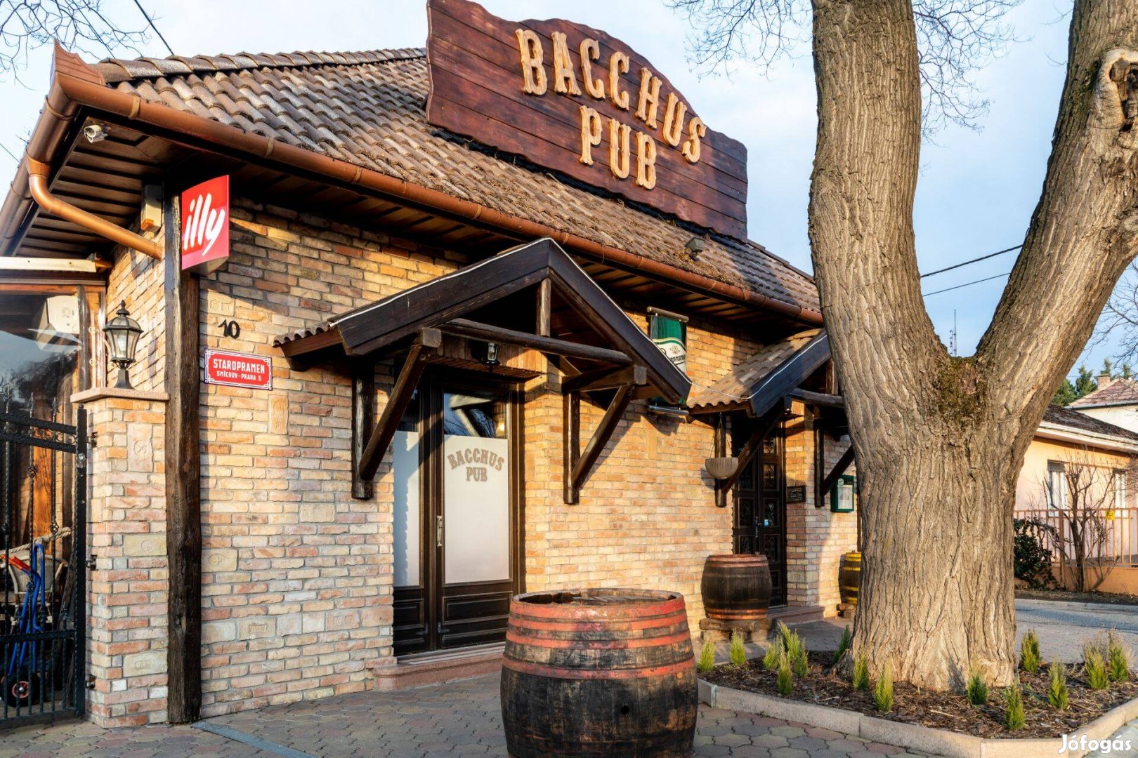 Bacchus Pub étterembe szakács és felszolgáló kollégákat keresünk!