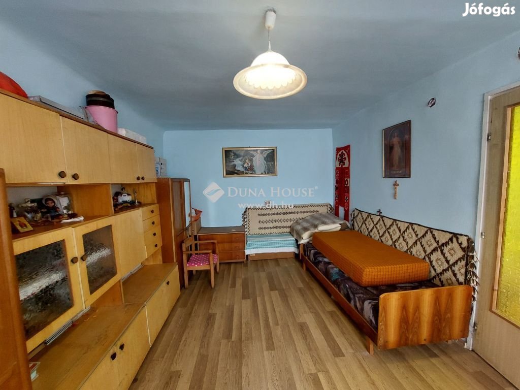 Bajai eladó 65 nm-es ház