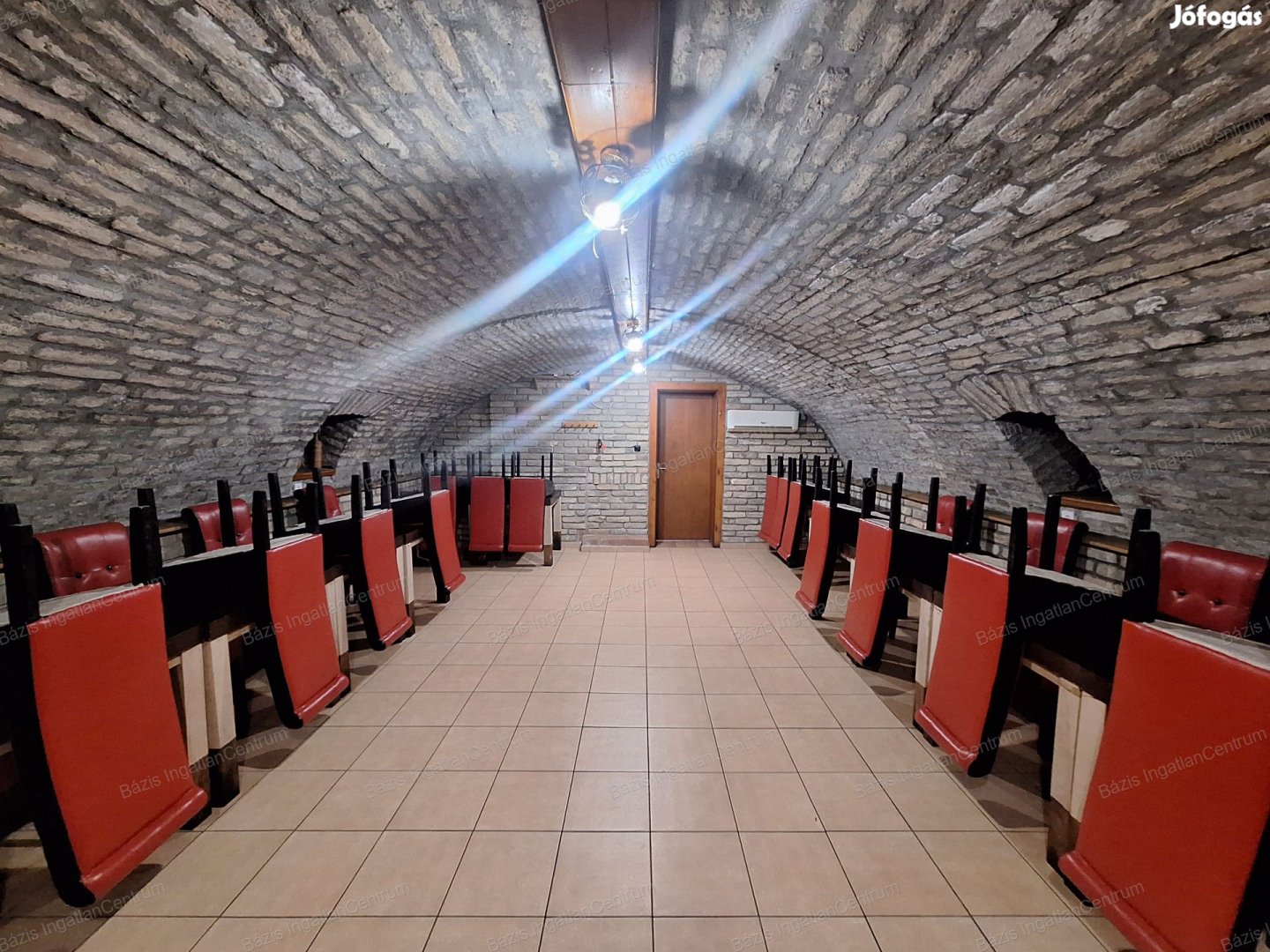 Bajai rendezvényterem - pincehelyiség eladó