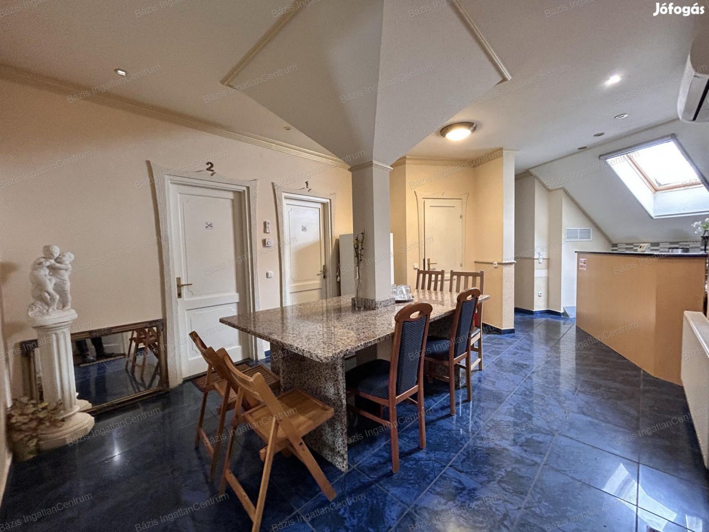 Baján, a belváros közelében eladó egy 122 nm-es téglaépítésű