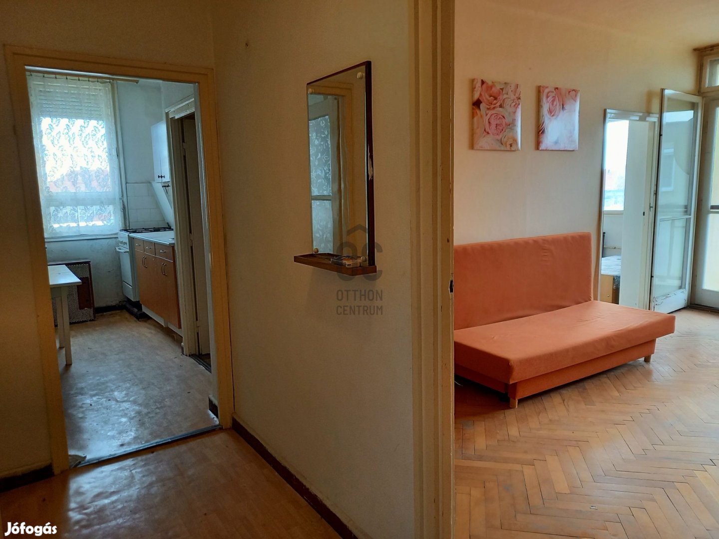 Baján a Jelky tér közelében 2 szobás, erkélyes téglalakás eladó!