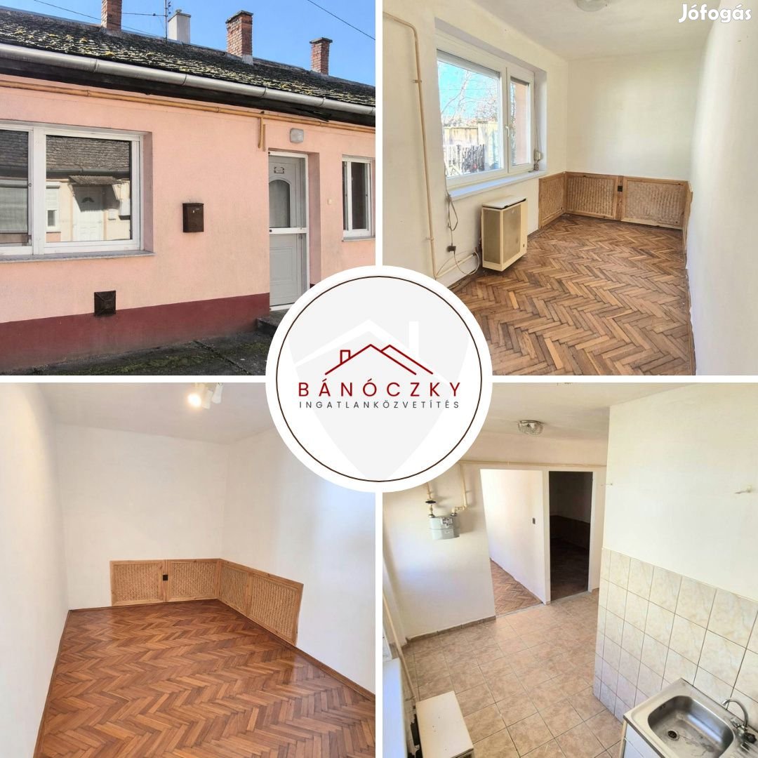 Baján eladó utcai bejáratú, földszintes, másfél szobás