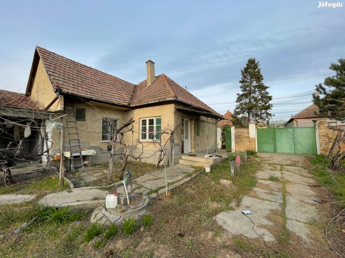 Bajaszentistván-felújítandó cs ház-csendes utcában