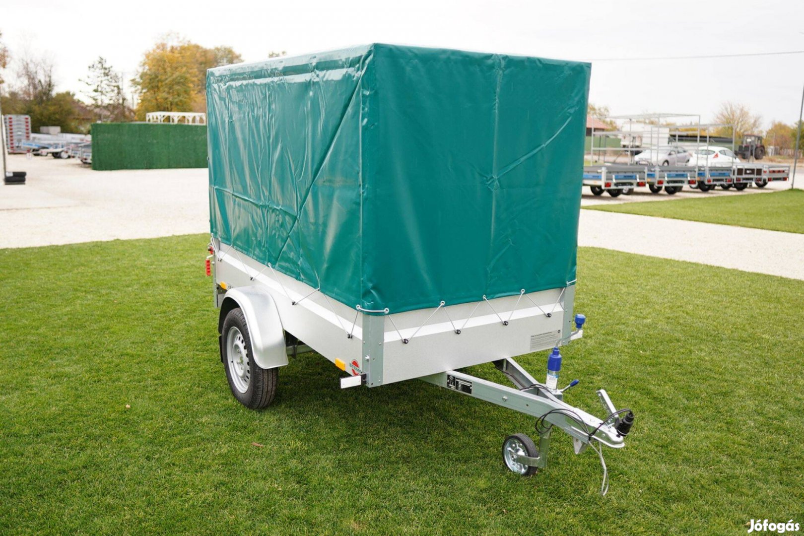 Bakon akciós új német ponyvás utánfutó rendszámmal csak 557.000 Ft