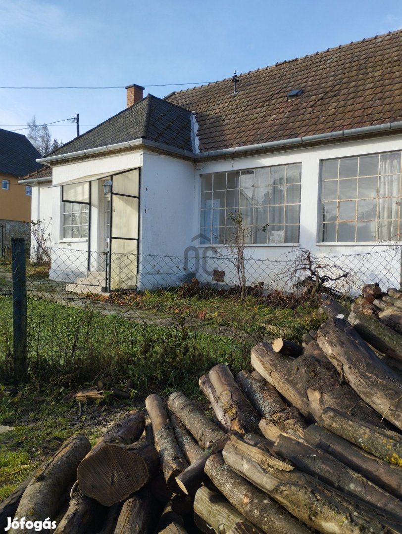 Bakonybéli eladó vegyesfalazatú családi ház