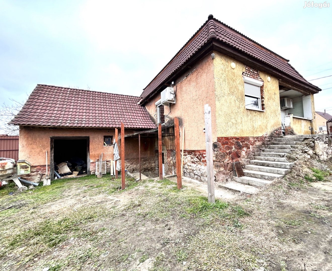 Bakonysárkányi eladó tégla családi ház