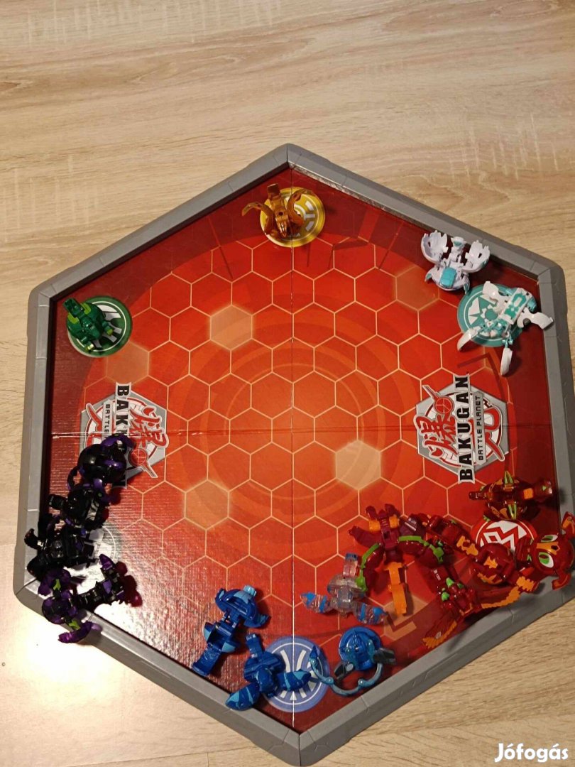 Bakugan-figurák, tábla, tartódoboz