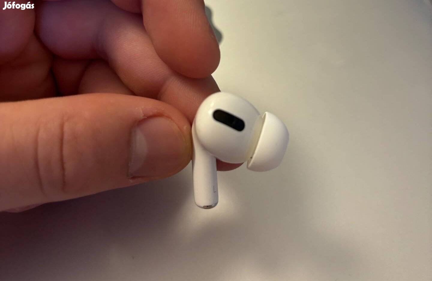 Bal Airpods Pro füles magában