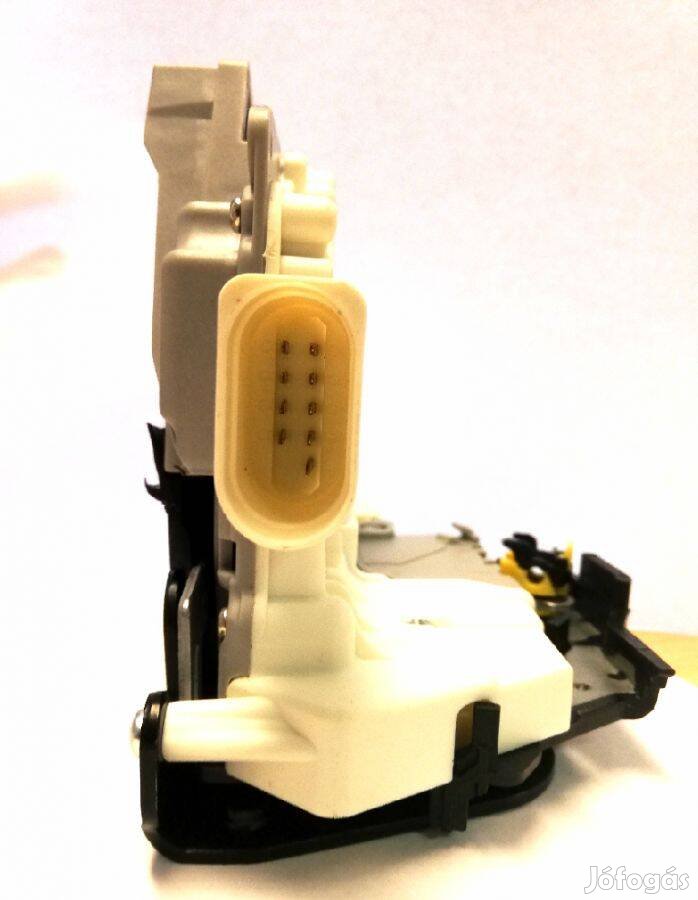 Bal első központizár Audi A3,A4,A6,A8 4F1837015E