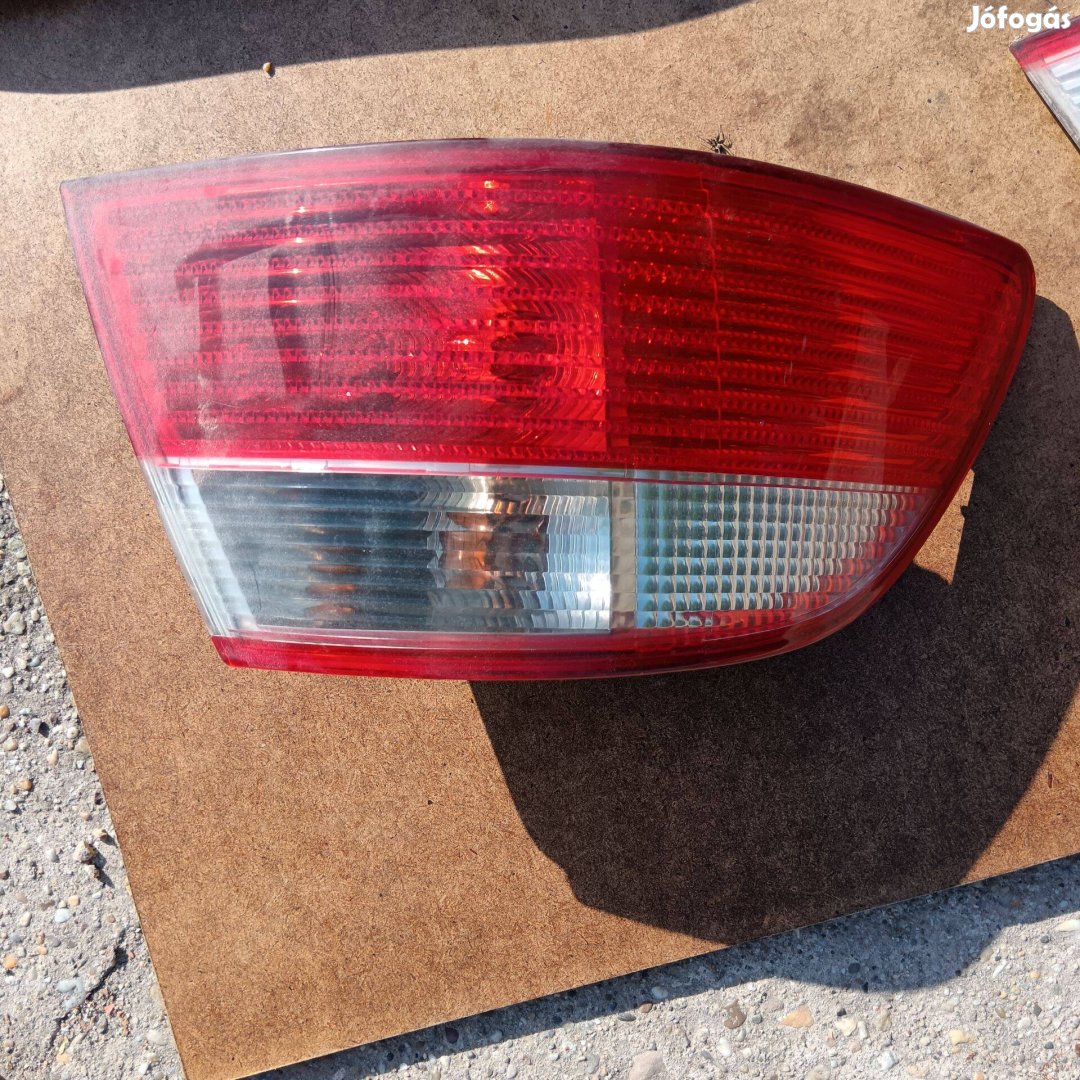 Bal hátsó lámpa Fiat Albea