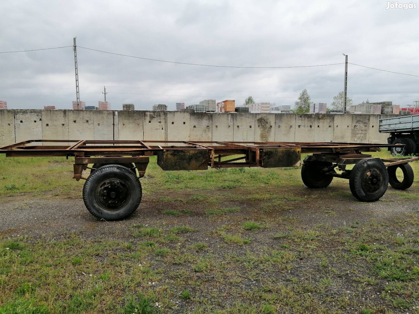 Bálaszállító mezőgazdasági fix pótkocsi 