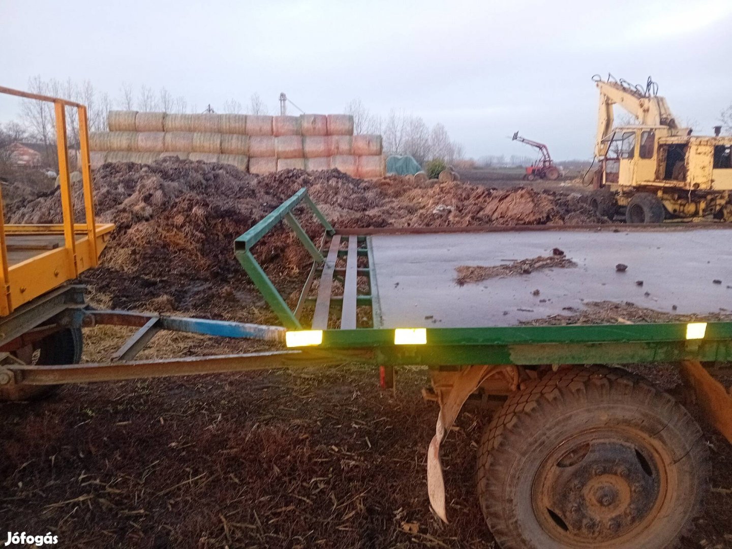 Bálaszállitó pótkocsi 