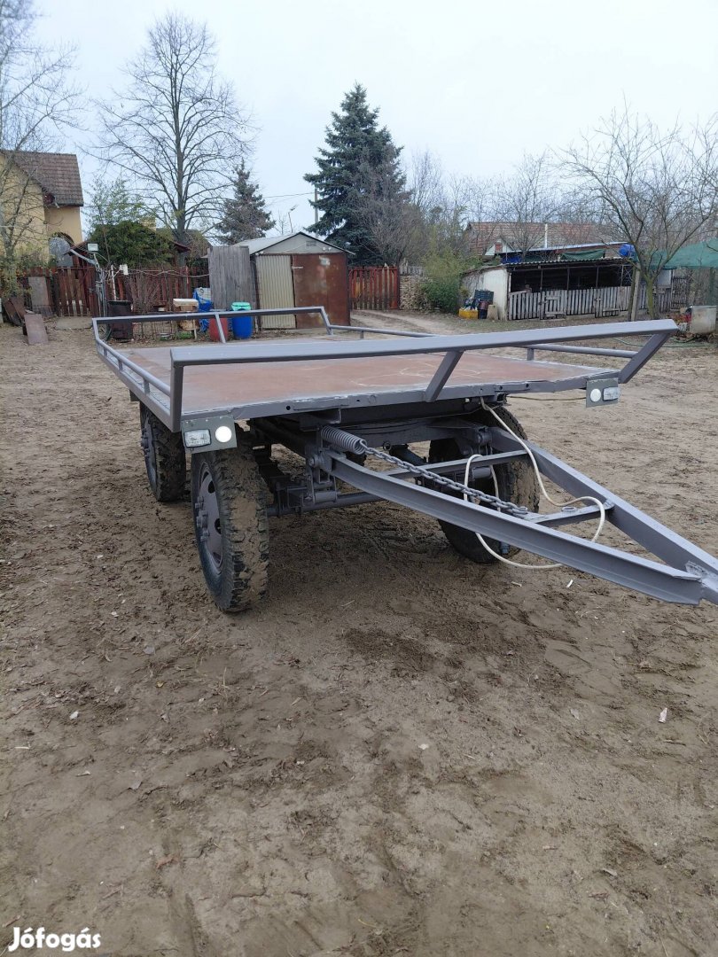 Bálaszállító pótkocsi 