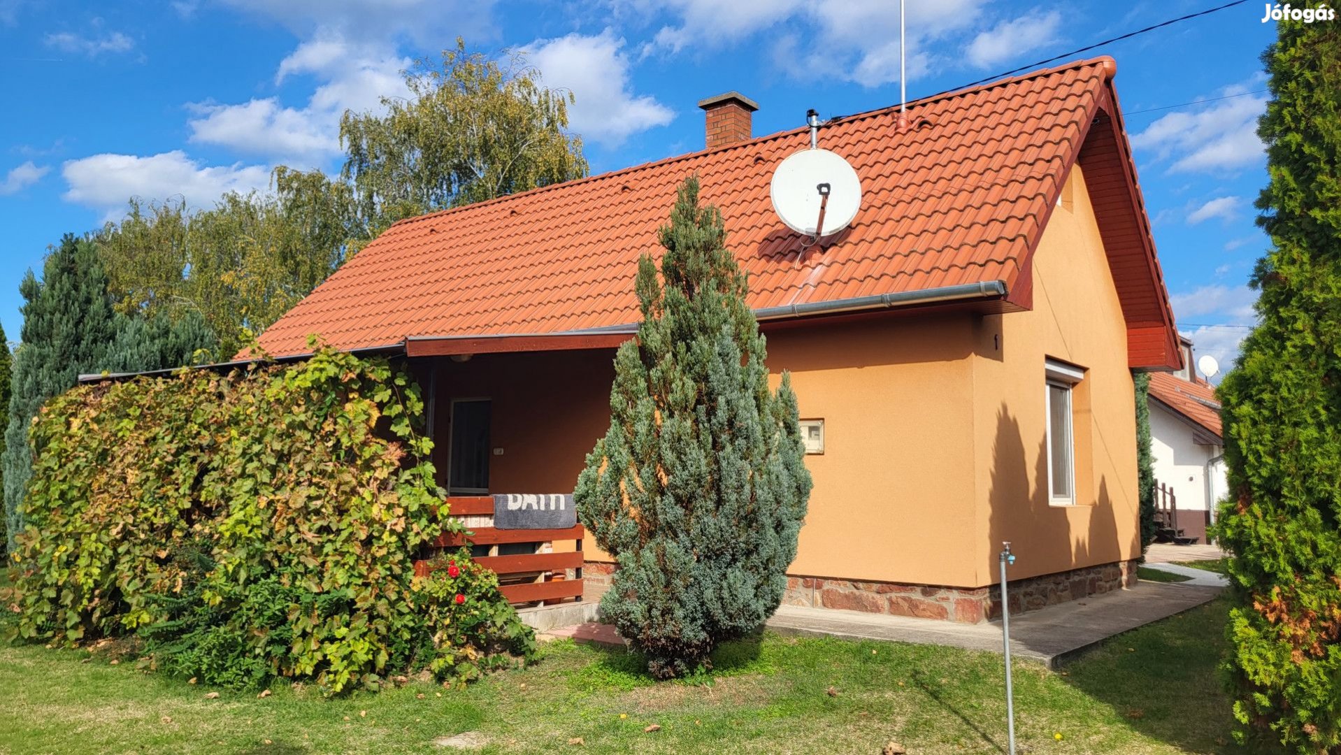 Balaton közeli kis településen családi ház eladó!