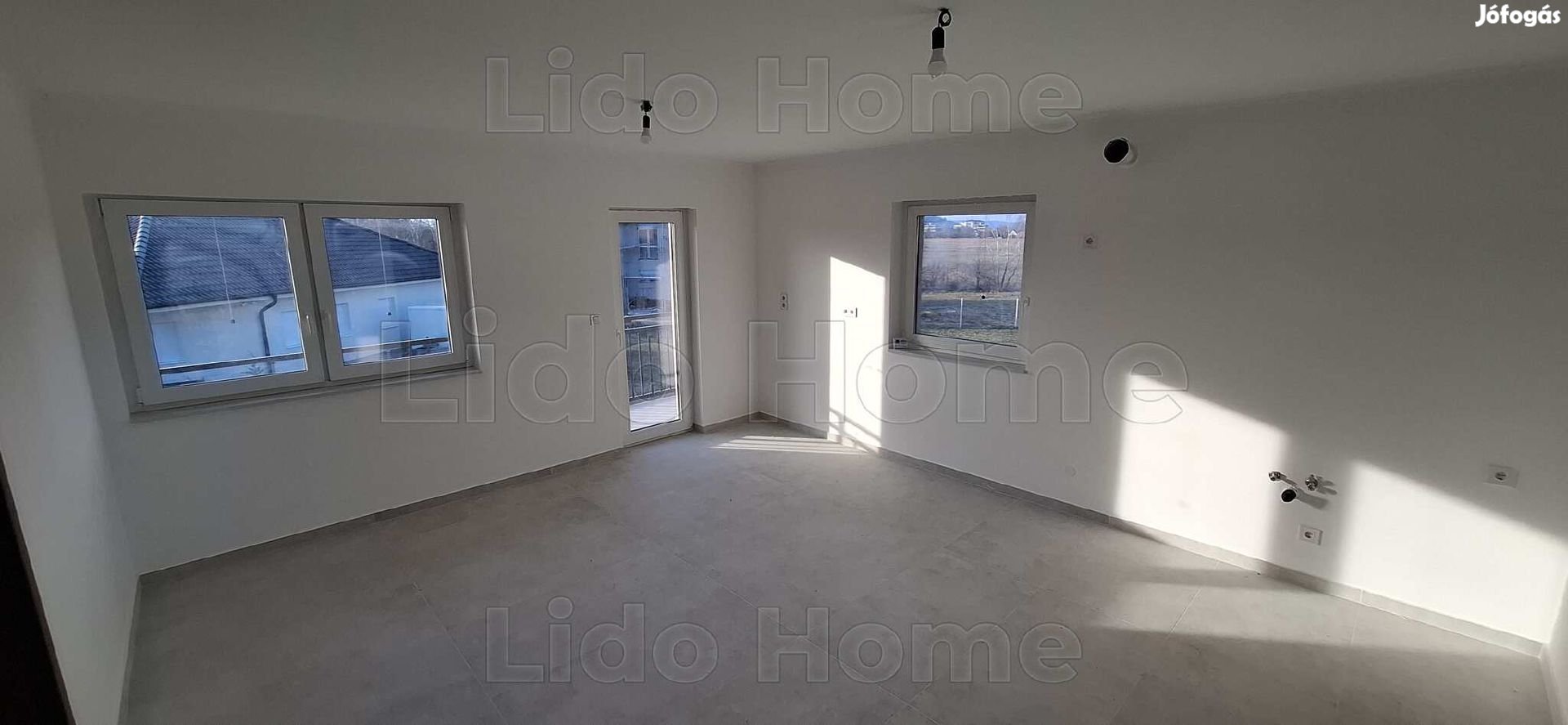 Balaton közeli modern nyaraló eladó Szántódon!