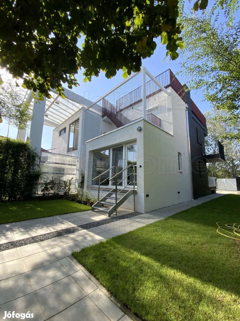 Balaton parti, panorámás ház eladó Zamárdiban