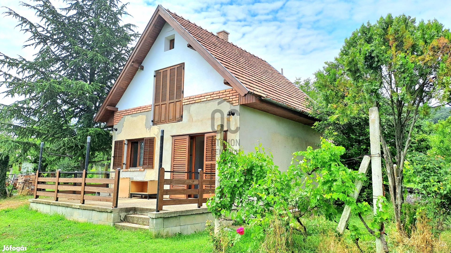 Balatonakali eladó tégla családi ház