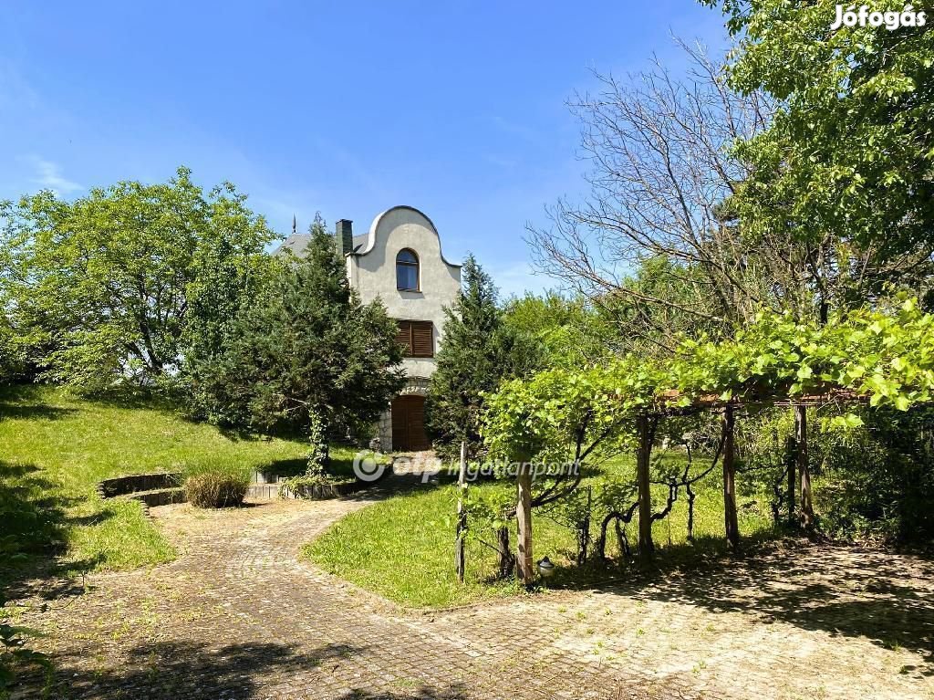 Balatonakarattyai 178 nm-es ház eladó