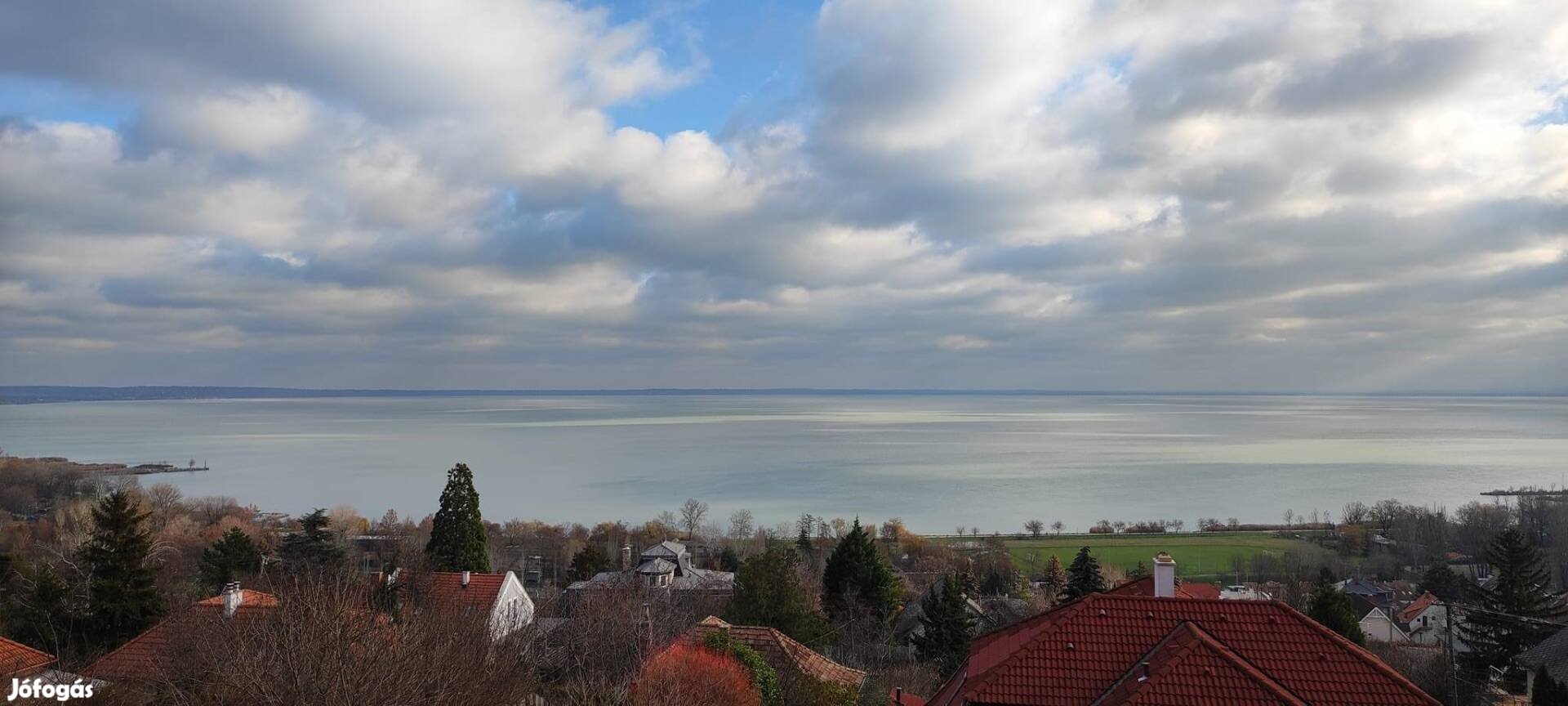 Balatonalmádi eladó házrész