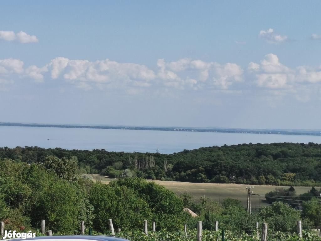 Balatonalmádiban PANORÁMÁS vendéglátó egység