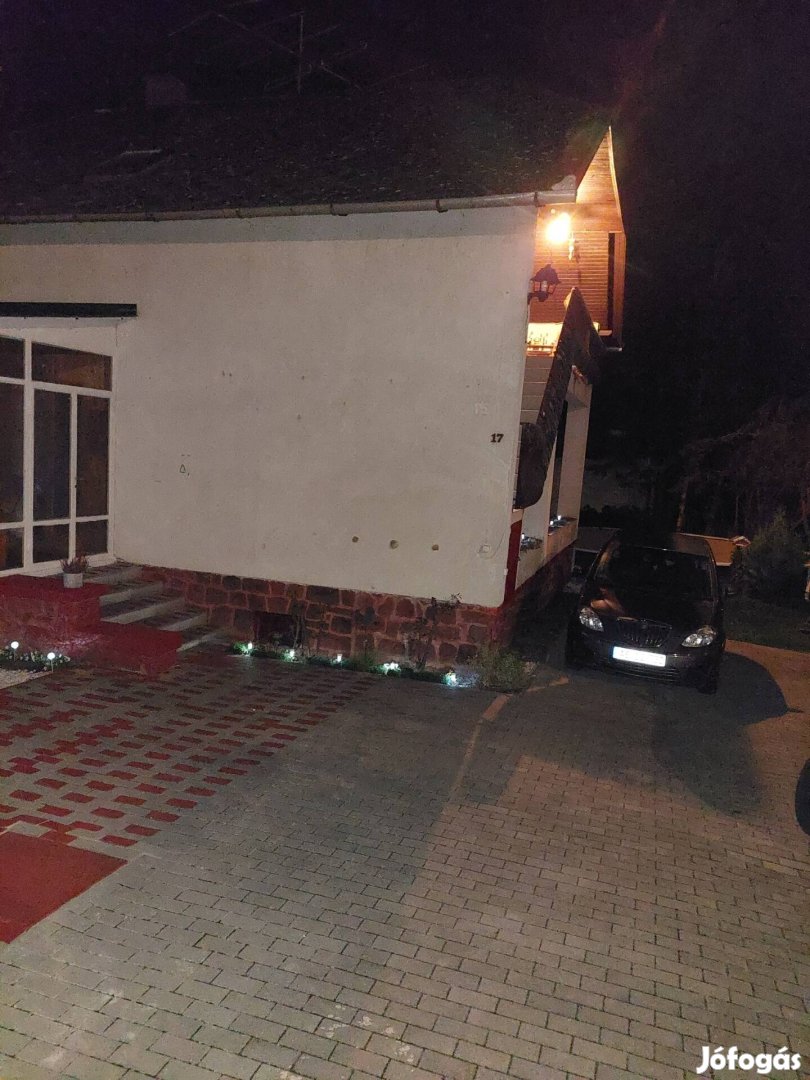 Balatonalmádiban szezonra 3-4 fő részére apartman kiadó