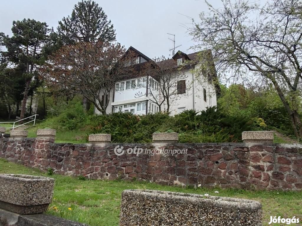 Balatonalmádii 368 nm-es ház eladó