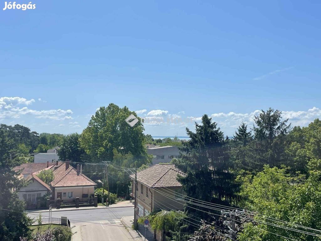 Balatonalmádii eladó 71 nm-es lakás