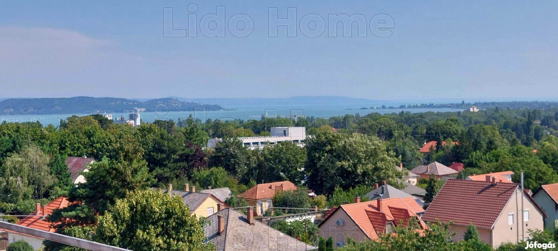 Balatonföldváron full panorámás kétszintes lakás eladó!