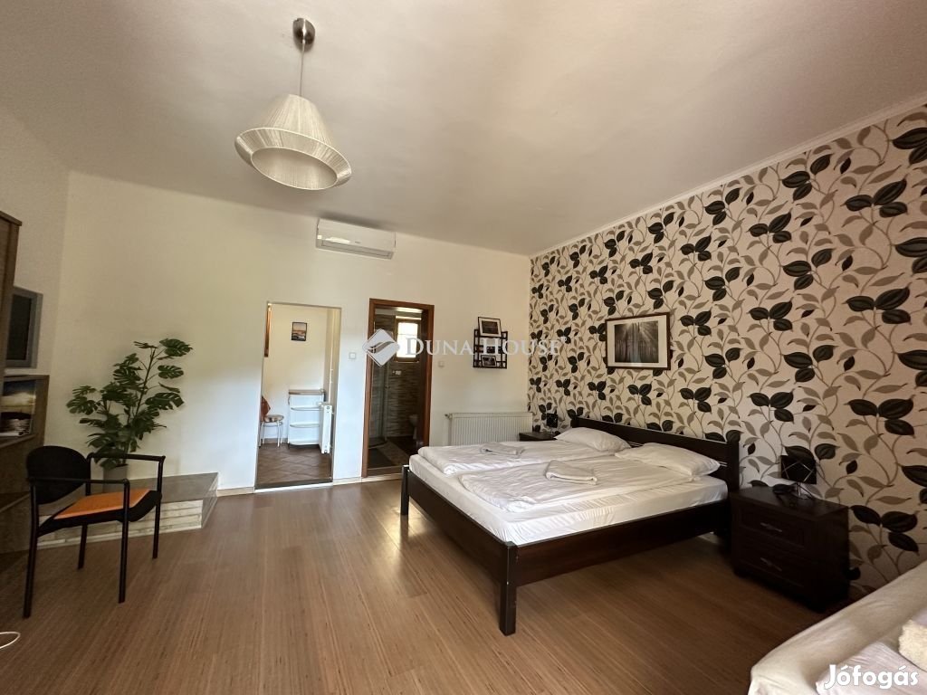 Balatonfüredi 250 nm-es ház eladó