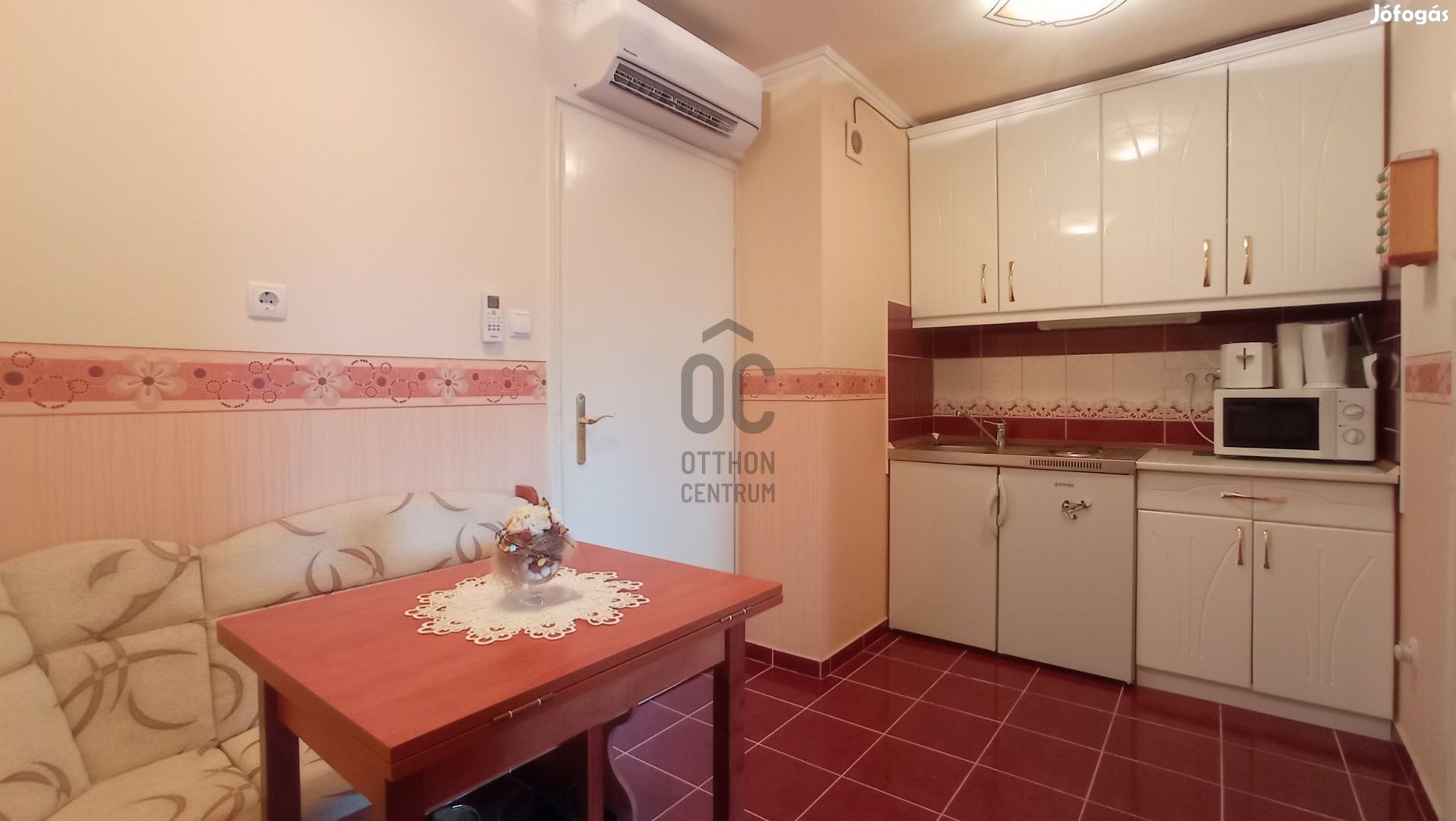 Balatoni nyaraló 50 m-re a starnd bejáratótól!