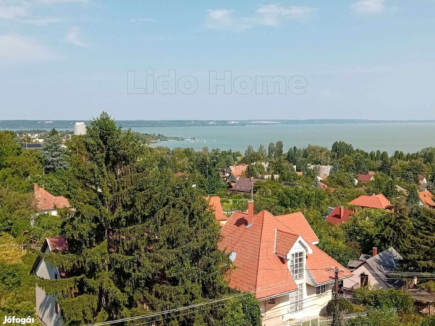 Balatoni örökpanorámás ikerházfél Balatonalmádiban