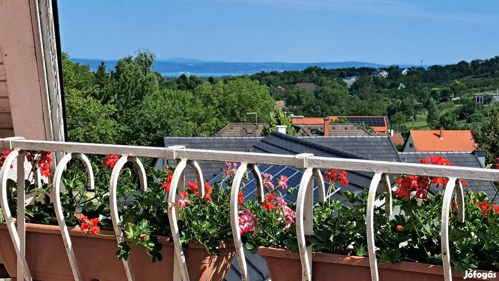 Balatoni panorámás hétvégi nyaraló eladó