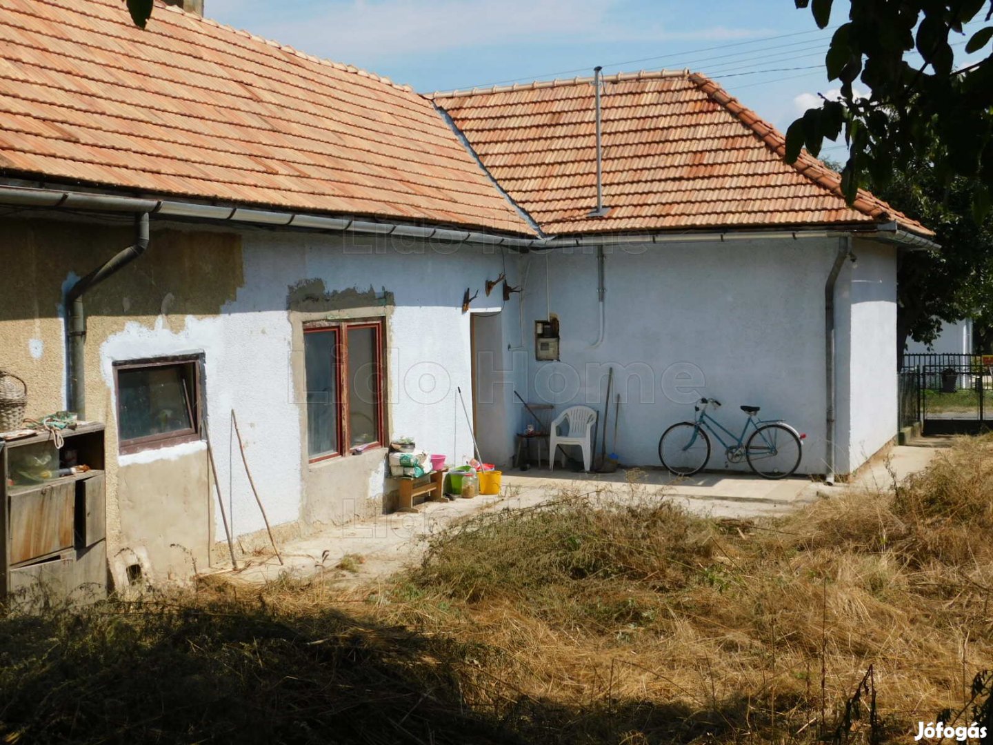 Balatonlelle 6 km, jó autóbusz közlekedés!