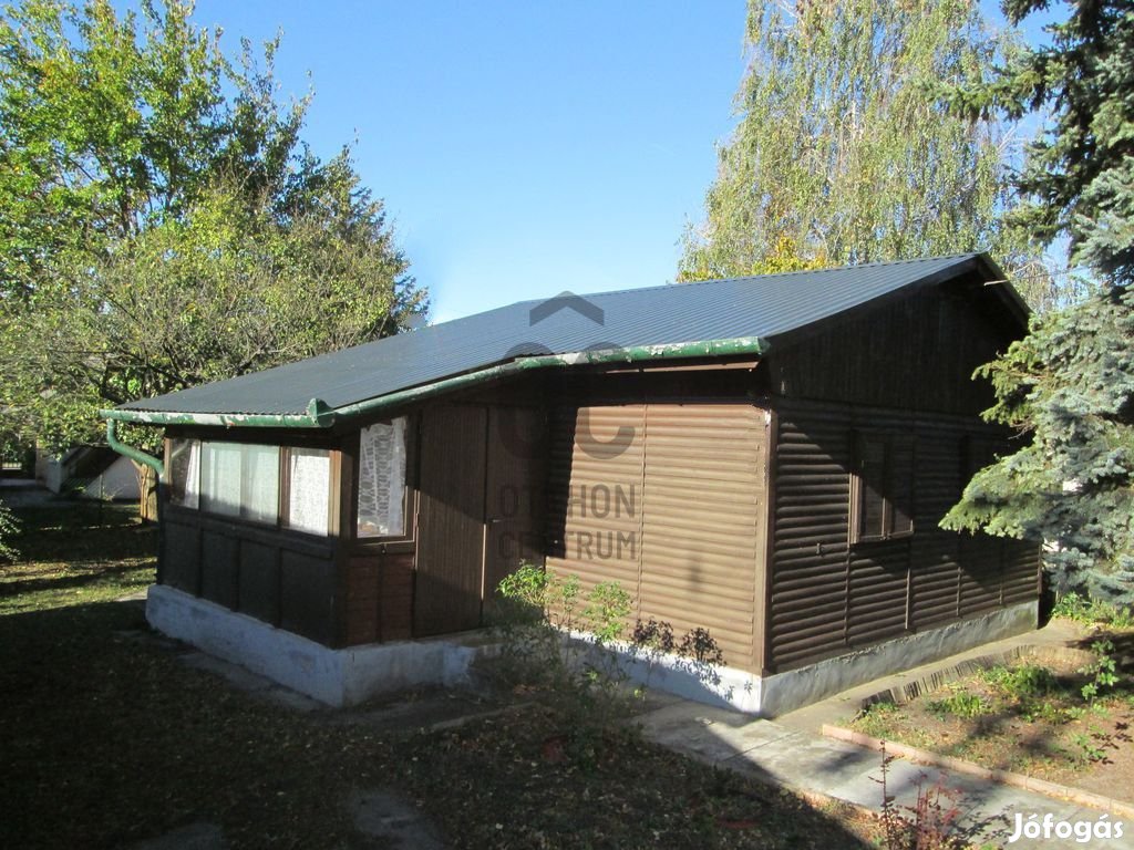 Balatonlellei eladó könnyűszerkezetes családi ház