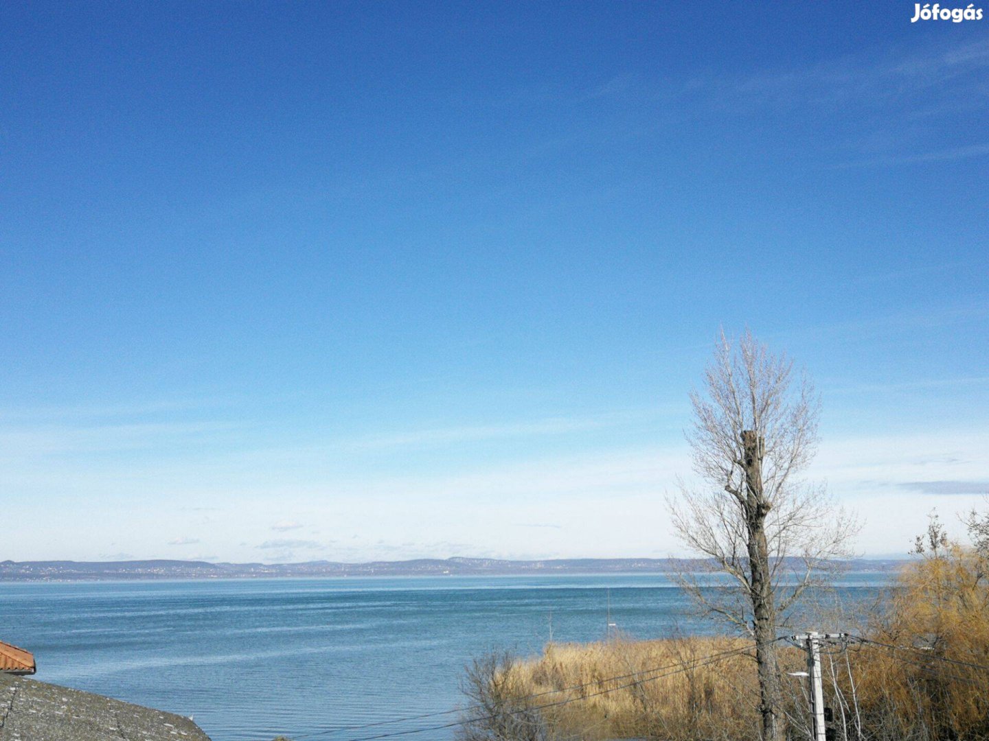 Balatonlellén közvetlen vízparti, balatoni panorámás üdülő