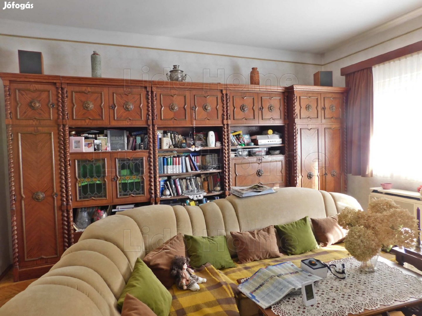 Balatonlellén vállalkozásra alkalmas családi ház, nagy telekkel eladó