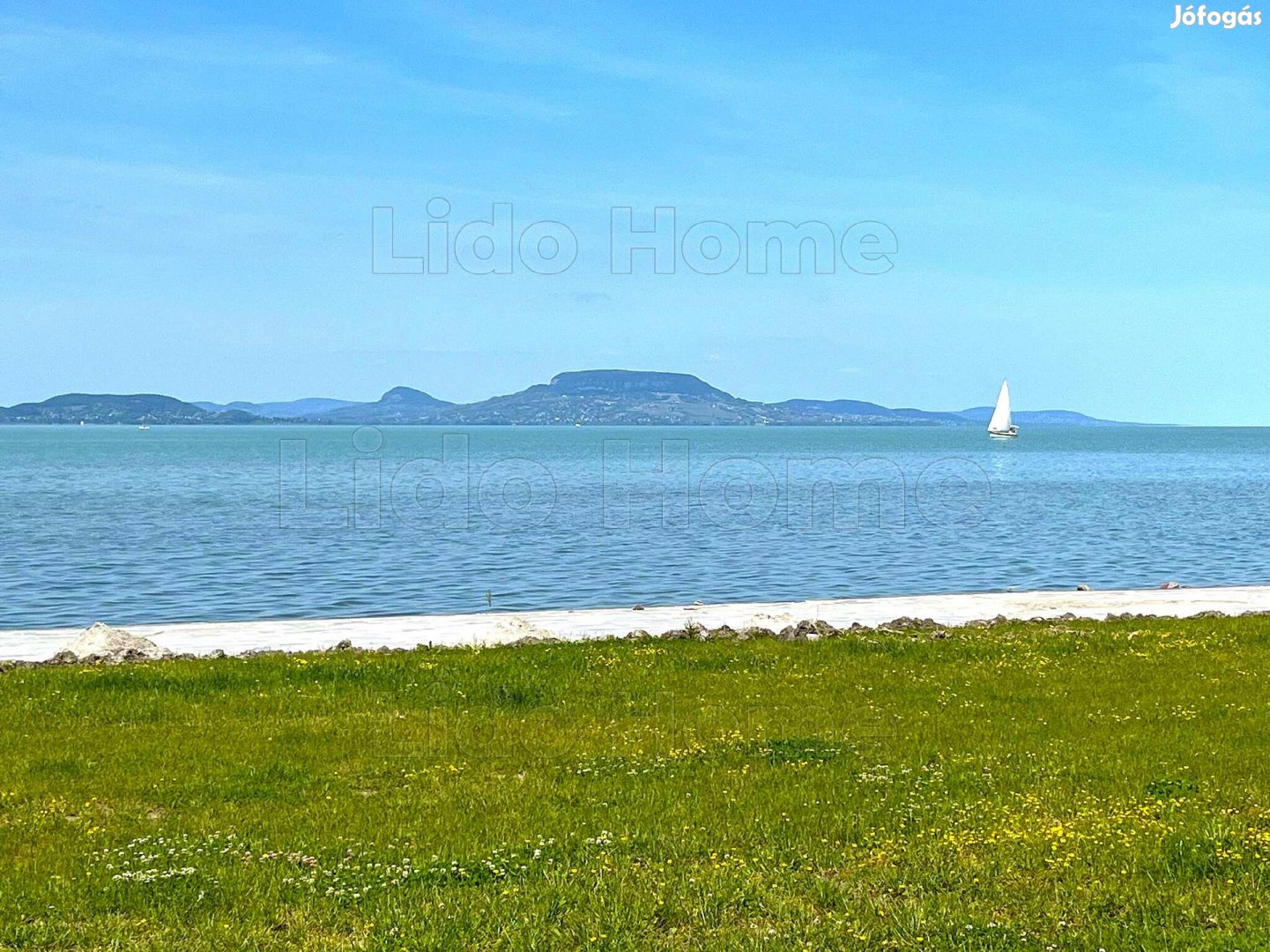 Balatonmáriafürdőn vízparti exluzív lakás!