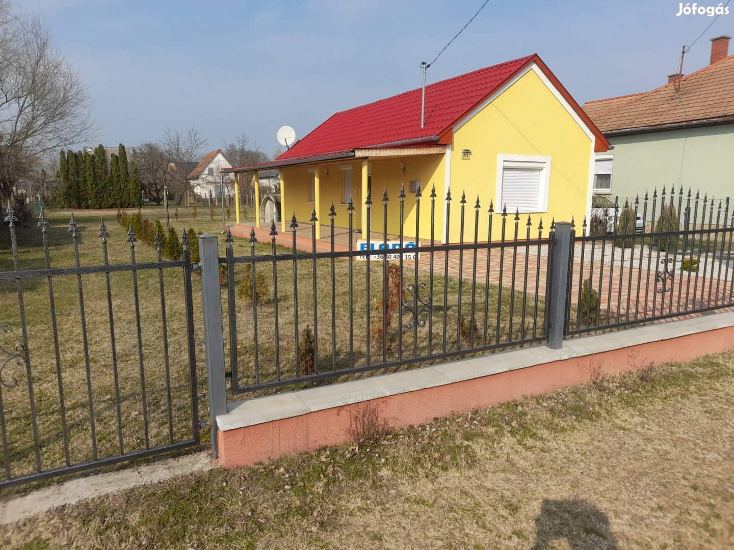 Balatonparti családi ház eladó