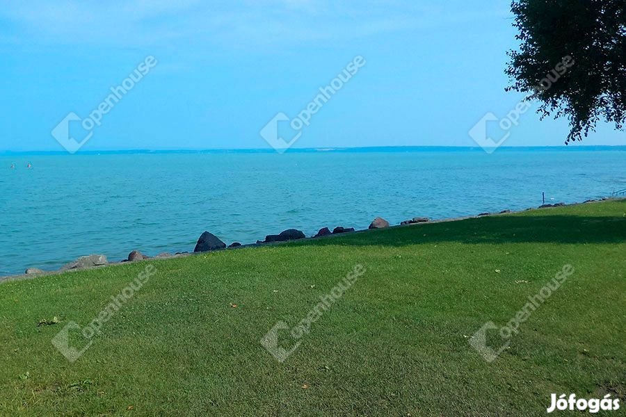 Balatonszabadii 862 nm-es telek eladó