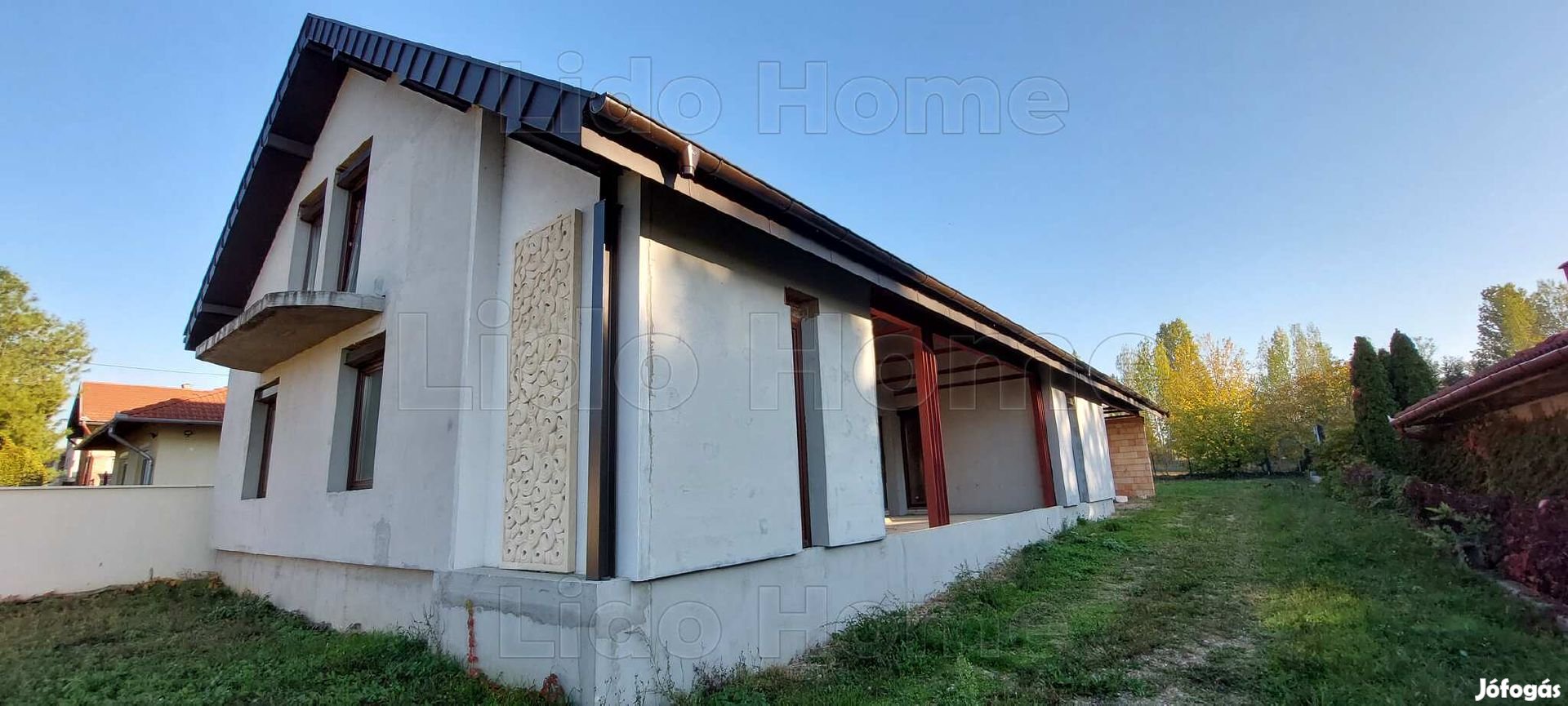 Balatonszárszón szerkezetkész családi ház eladó