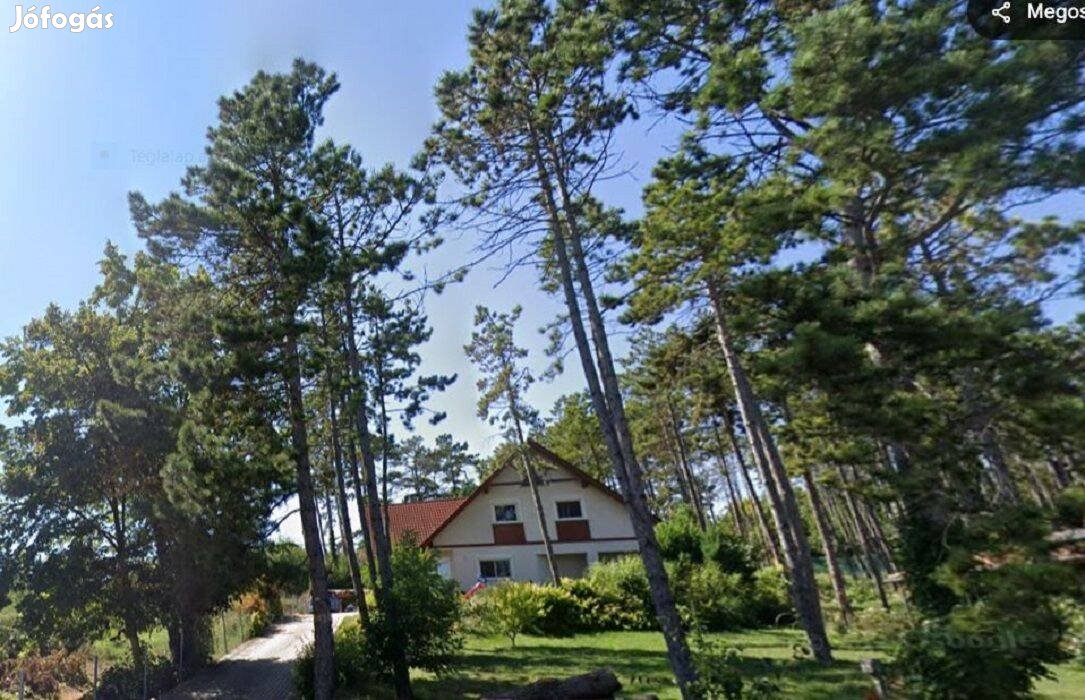 Balatonszőlősön szép tájpanorámás családi ház eladó