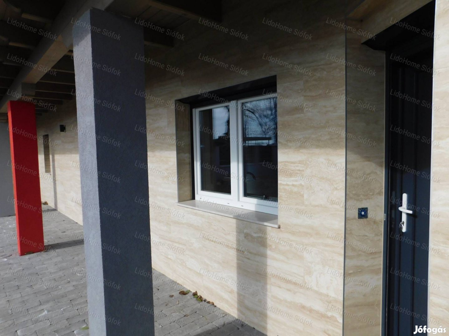 Balatontól 10 km re újépítésű minimal családi ház sok extrával!