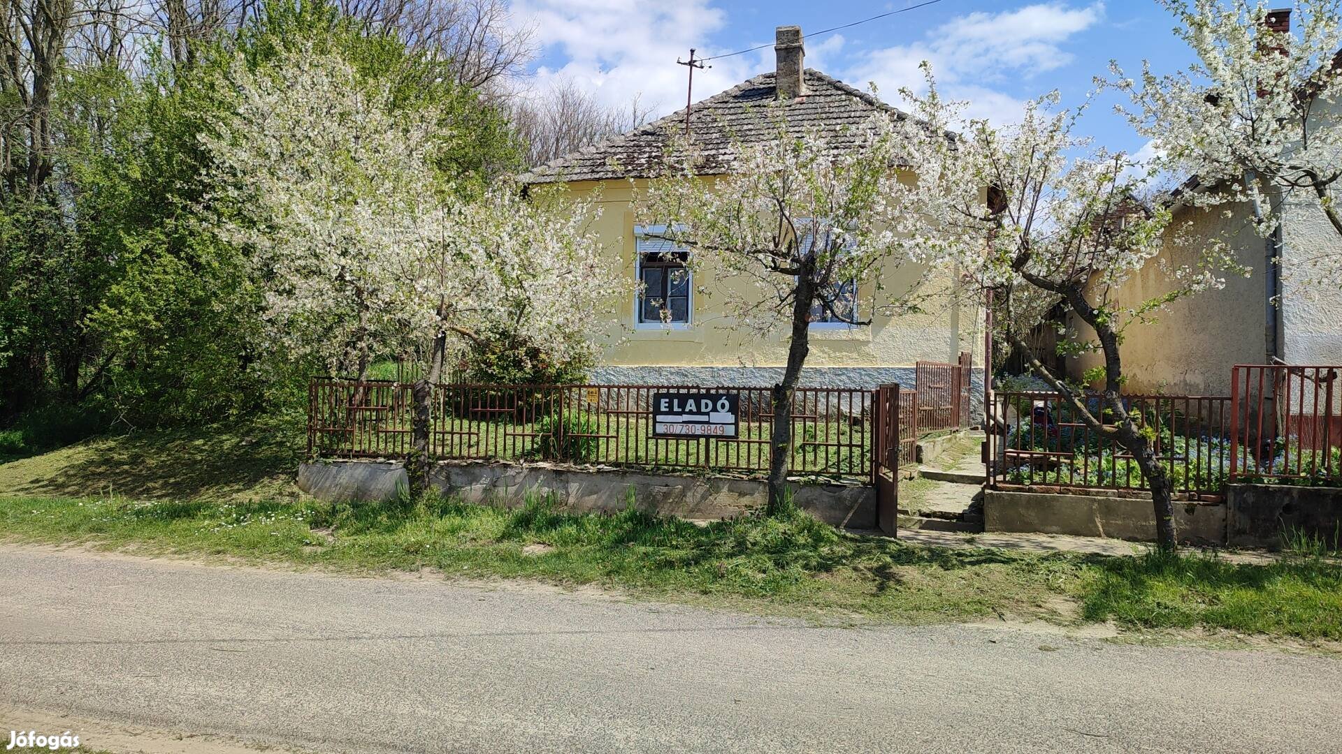 Balatontól 25- km -re felújítandó ház eladó!
