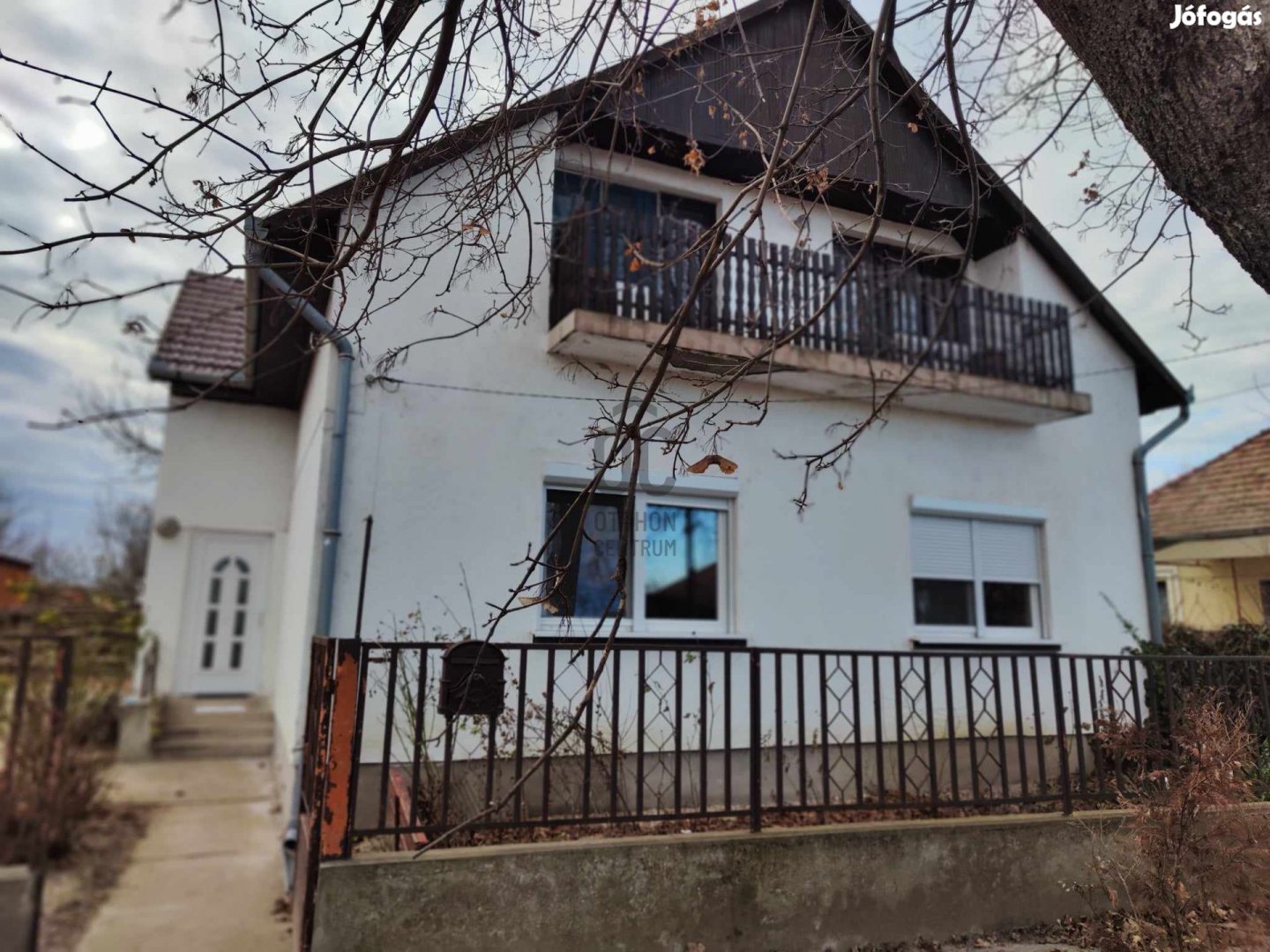 Balatontól 5 km-re nagy ház eladó