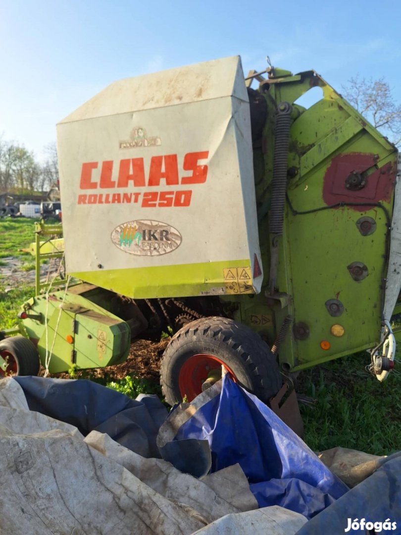 Bálázó Claas roland 250