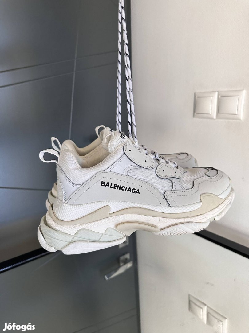 Balenciaga Triple S sneaker cipő