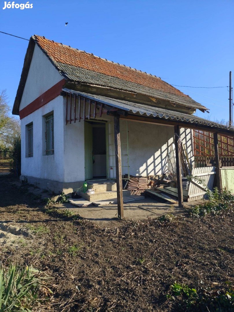 Balmazújváros Keleti- főcsatorna közelében nyaraló eladó