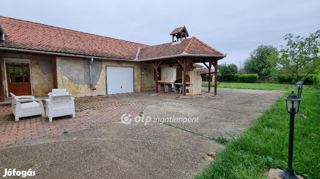 Balmazújvárosi eladó 206 nm-es ház